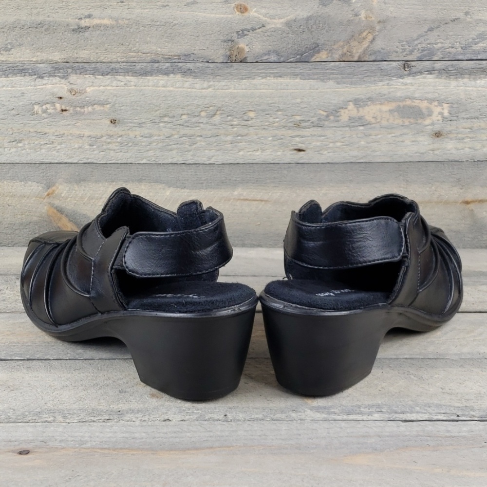 Women's Easy Street Slingback Pleated Comfort Shoe - Picture 4 of 7
